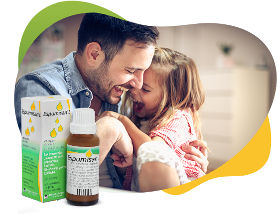 Среќен татко, откако го земал од лекот Espumisan L, ја прегрнува својата насмеана ќеркичка